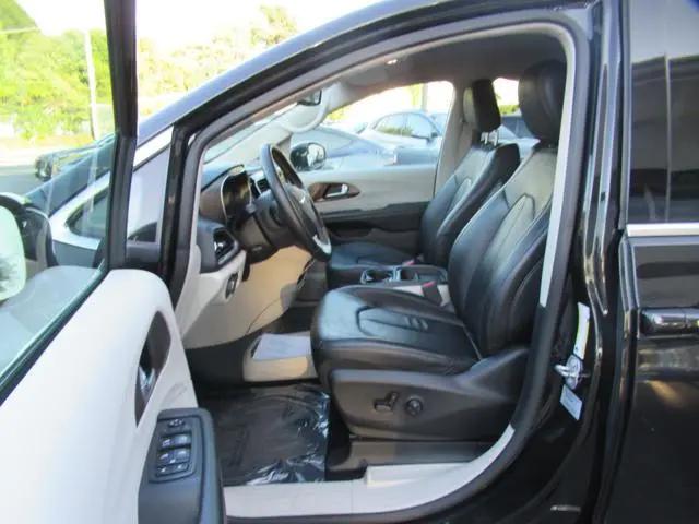 2017 Chrysler Pacifica Touring-L