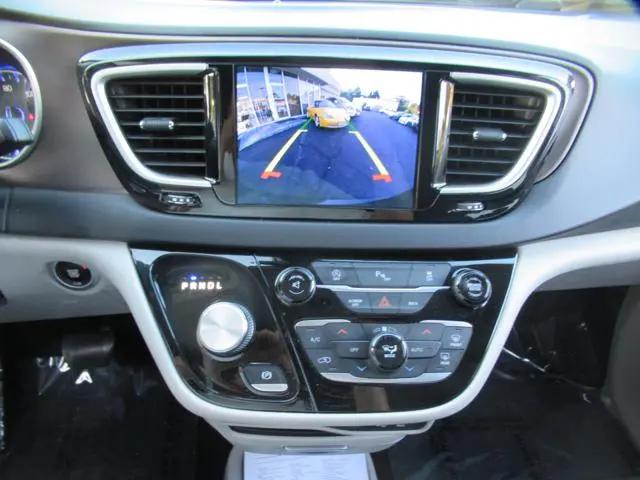 2017 Chrysler Pacifica Touring-L