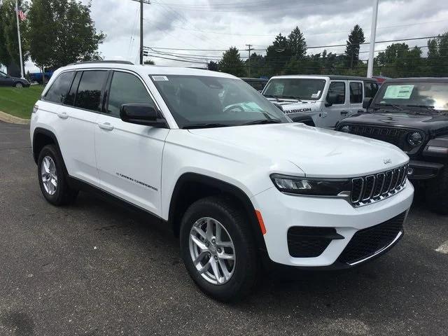 2024 Jeep Grand Cherokee GRAND CHEROKEE LAREDO X 4X4