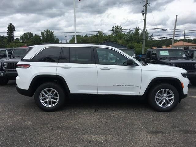 2024 Jeep Grand Cherokee GRAND CHEROKEE LAREDO X 4X4