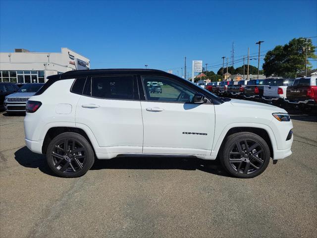 2024 Jeep Compass COMPASS LIMITED 4X4