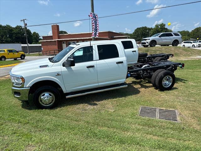 2024 RAM Ram 3500 Chassis Cab RAM 3500 TRADESMAN CREW CAB CHASSIS 4X4 60 CA