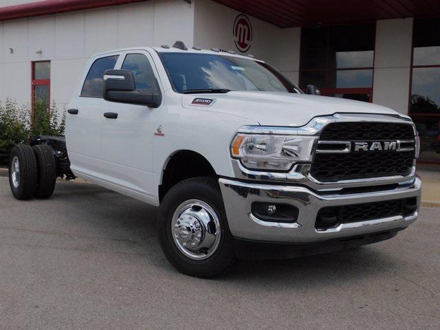 2024 RAM Ram 3500 Chassis Cab RAM 3500 TRADESMAN CREW CAB CHASSIS 4X4 60 CA