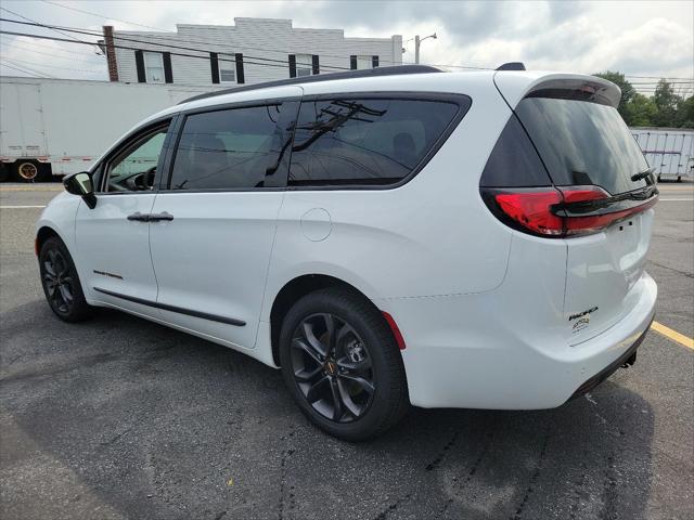 2024 Chrysler Pacifica PACIFICA TOURING L AWD