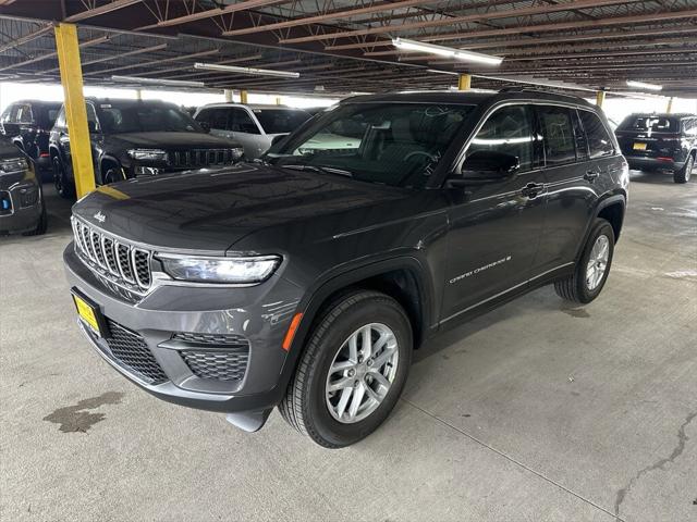 2024 Jeep Grand Cherokee GRAND CHEROKEE LAREDO X 4X4