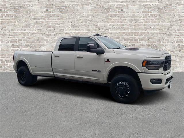 2024 RAM Ram 3500 RAM 3500 LIMITED CREW CAB 4X4 8 BOX