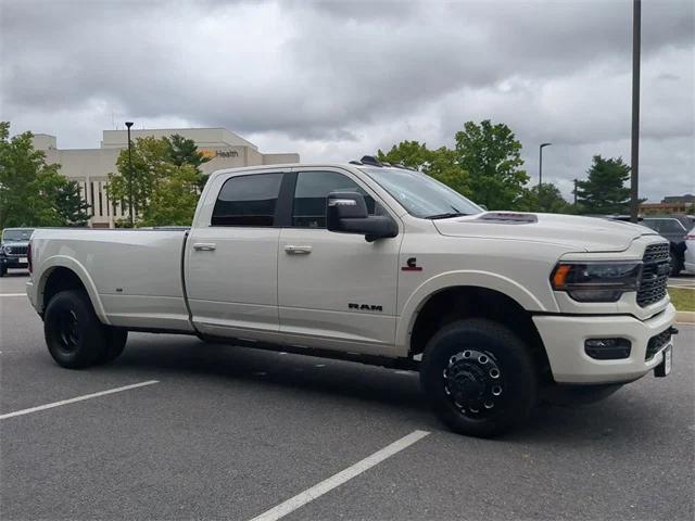 2024 RAM Ram 3500 RAM 3500 LIMITED CREW CAB 4X4 8 BOX