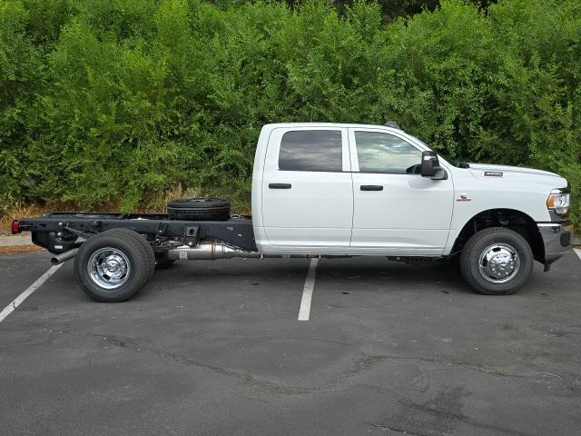 2024 RAM Ram 3500 Chassis Cab RAM 3500 TRADESMAN CREW CAB CHASSIS 4X4 60 CA