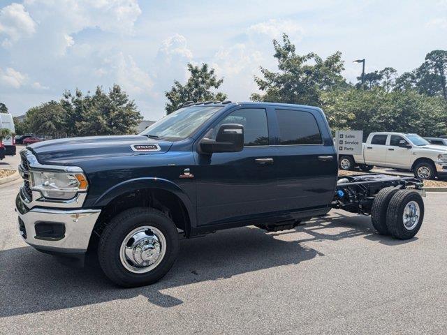 2024 RAM Ram 3500 Chassis Cab RAM 3500 TRADESMAN CREW CAB CHASSIS 4X4 60 CA