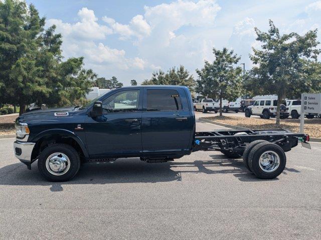 2024 RAM Ram 3500 Chassis Cab RAM 3500 TRADESMAN CREW CAB CHASSIS 4X4 60 CA