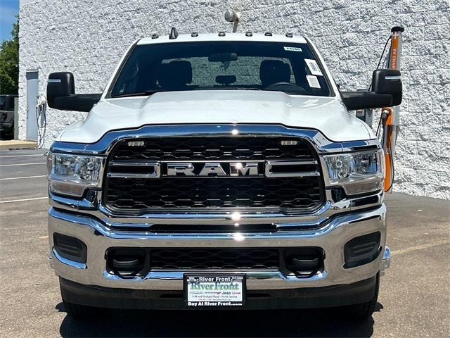 2024 RAM Ram 3500 Chassis Cab RAM 3500 TRADESMAN CREW CAB CHASSIS 4X4 60 CA