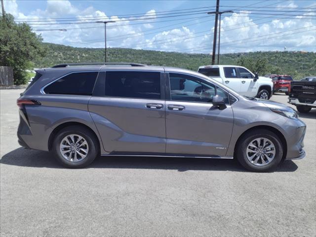 2021 Toyota Sienna LE