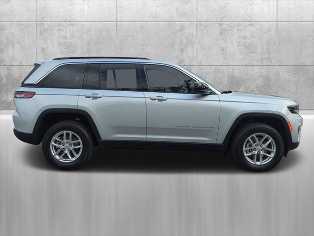 2024 Jeep Grand Cherokee GRAND CHEROKEE LAREDO X 4X2