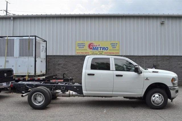 2024 RAM Ram 3500 Chassis Cab RAM 3500 TRADESMAN CREW CAB CHASSIS 4X4 60 CA 2024 RAM Ram 3500 Chassis Cab RAM 3500 TRADESMAN CREW CAB CHASSIS 4X4 60 CA