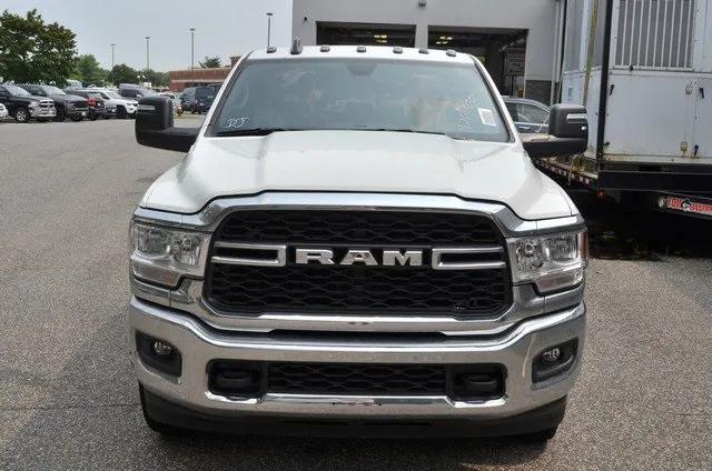 2024 RAM Ram 3500 Chassis Cab RAM 3500 TRADESMAN CREW CAB CHASSIS 4X4 60 CA 2024 RAM Ram 3500 Chassis Cab RAM 3500 TRADESMAN CREW CAB CHASSIS 4X4 60 CA