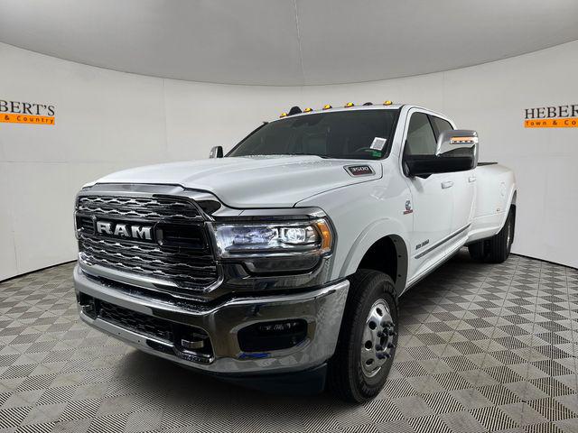 2024 RAM Ram 3500 RAM 3500 LIMITED CREW CAB 4X4 8 BOX