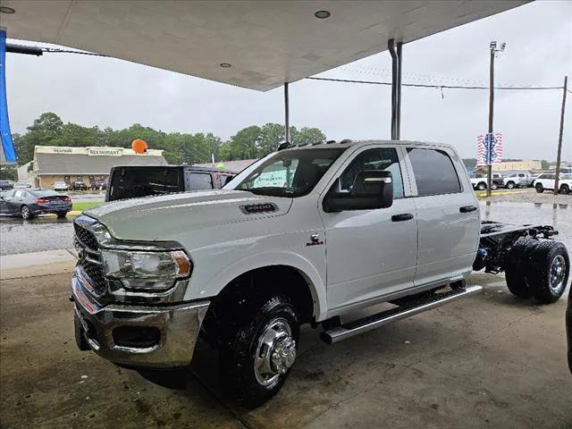 2024 RAM Ram 3500 Chassis Cab RAM 3500 TRADESMAN CREW CAB CHASSIS 4X4 60 CA