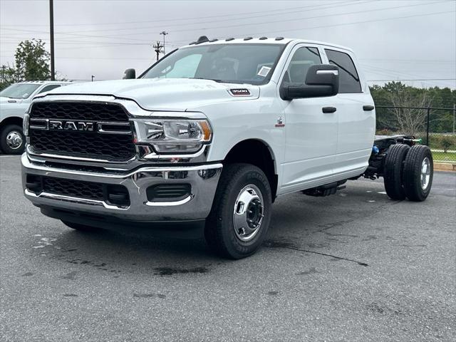 2024 RAM Ram 3500 Chassis Cab RAM 3500 TRADESMAN CREW CAB CHASSIS 4X4 60 CA