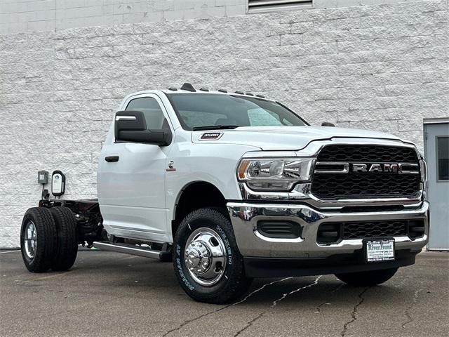 2024 RAM Ram 3500 Chassis Cab RAM 3500 TRADESMAN CHASSIS REGULAR CAB 4X4 60 CA