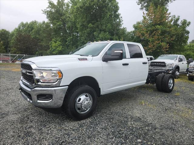 2024 RAM Ram 3500 Chassis Cab RAM 3500 TRADESMAN CREW CAB CHASSIS 4X4 60 CA