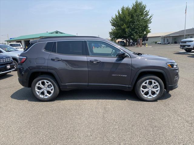 2024 Jeep Compass COMPASS LATITUDE 4X4