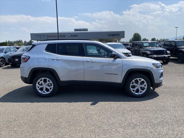 2024 Jeep Compass COMPASS LATITUDE 4X4