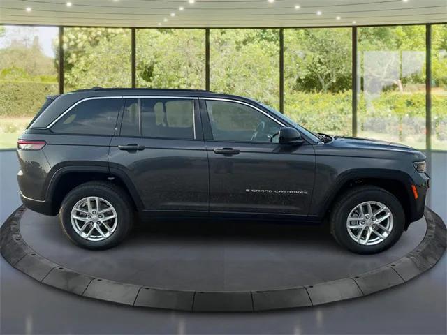 2024 Jeep Grand Cherokee GRAND CHEROKEE LAREDO X 4X4