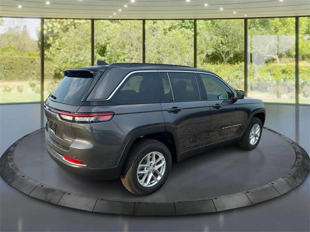 2024 Jeep Grand Cherokee GRAND CHEROKEE LAREDO X 4X4