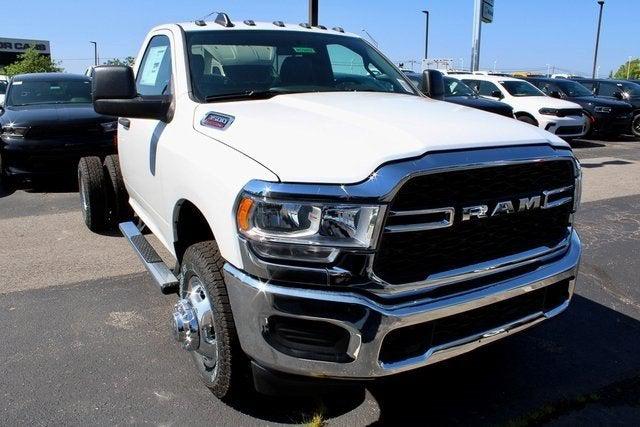 2024 RAM Ram 3500 Chassis Cab RAM 3500 TRADESMAN CHASSIS REGULAR CAB 4X4 60 CA 2024 RAM Ram 3500 Chassis Cab RAM 3500 TRADESMAN CHASSIS REGULAR CAB 4X4 60 CA
