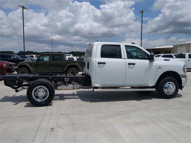 2024 RAM Ram 3500 Chassis Cab RAM 3500 TRADESMAN CREW CAB CHASSIS 4X4 60 CA