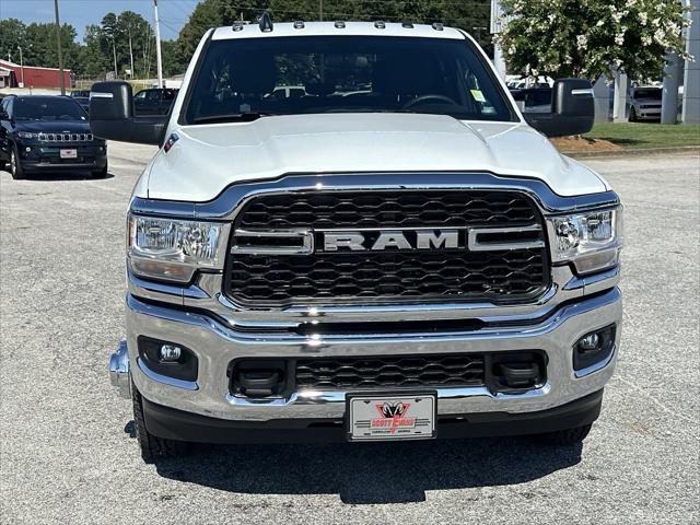 2024 RAM Ram 3500 Chassis Cab RAM 3500 TRADESMAN CREW CAB CHASSIS 4X4 60 CA