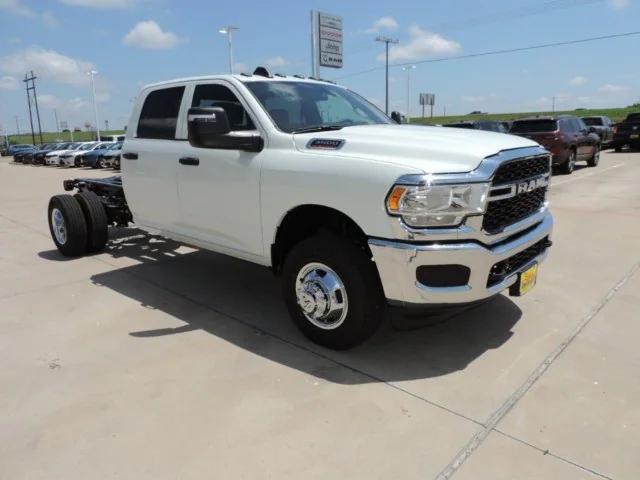 2024 RAM Ram 3500 Chassis Cab RAM 3500 TRADESMAN CREW CAB CHASSIS 4X4 60 CA