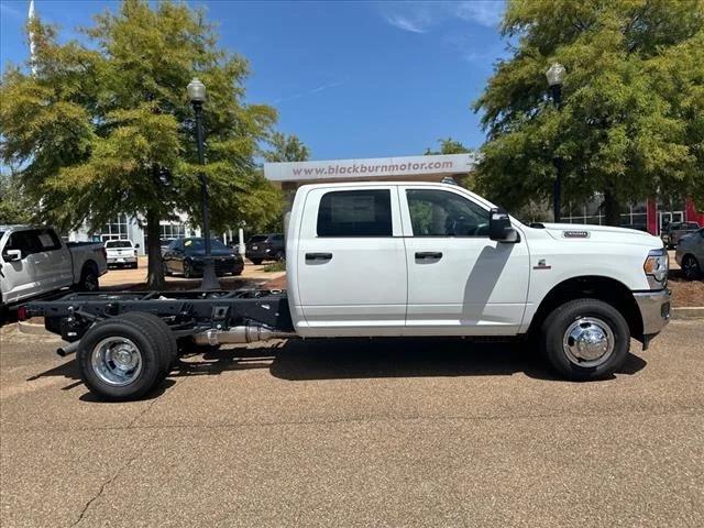 2024 RAM Ram 3500 Chassis Cab RAM 3500 TRADESMAN CREW CAB CHASSIS 4X4 60 CA