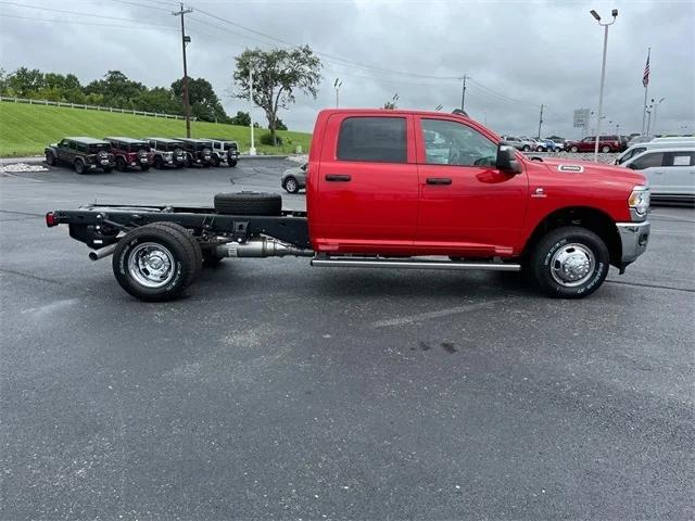 2024 RAM Ram 3500 Chassis Cab RAM 3500 TRADESMAN CREW CAB CHASSIS 4X4 60 CA