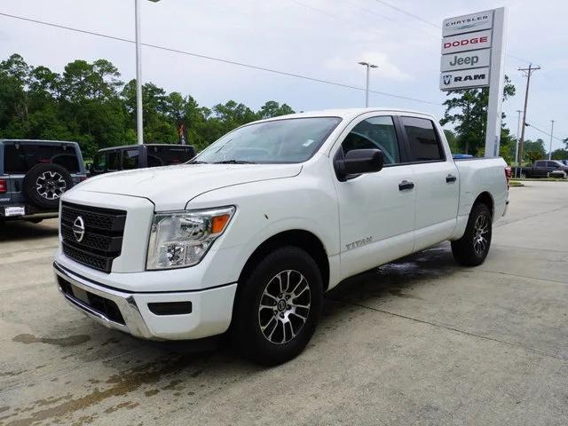 2022 Nissan TITAN Crew Cab SV 4x2