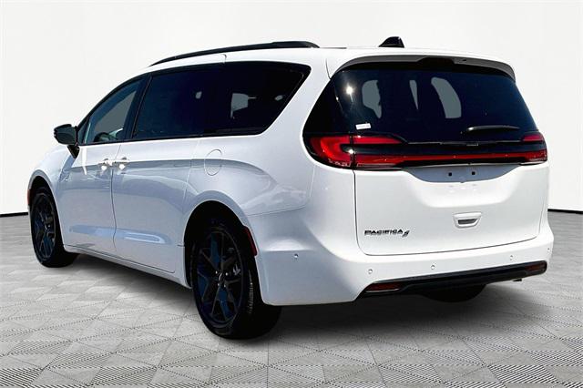 2024 Chrysler Pacifica PACIFICA TOURING L