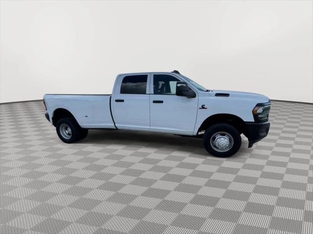 2023 RAM 3500 Tradesman Crew Cab 4x4 8 Box