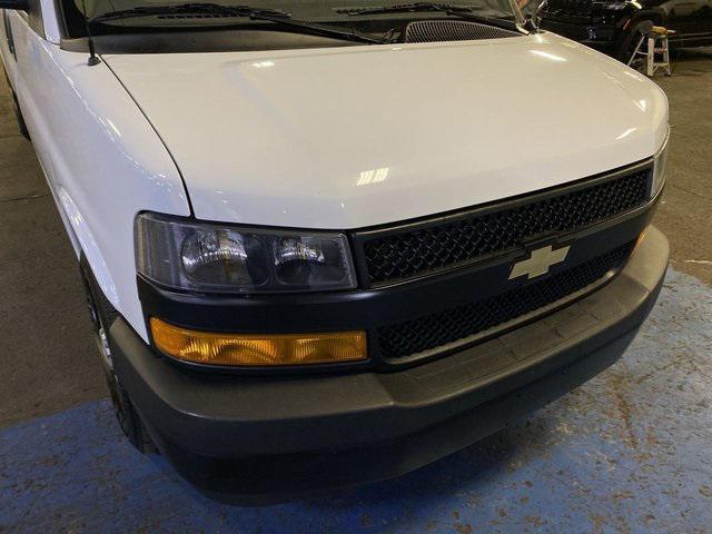 2022 Chevrolet Express Passenger RWD 3500 Extended Wheelbase LS