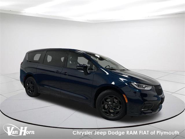 2022 Chrysler Pacifica Hybrid Touring L