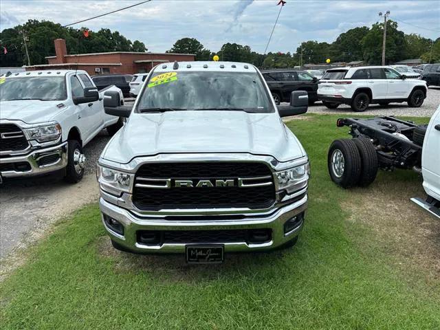 2024 RAM Ram 3500 Chassis Cab RAM 3500 TRADESMAN CREW CAB CHASSIS 4X4 60 CA