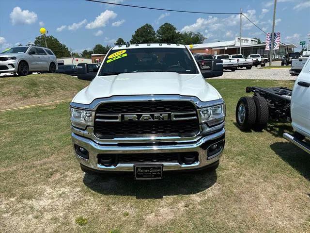 2024 RAM Ram 3500 Chassis Cab RAM 3500 TRADESMAN CREW CAB CHASSIS 4X4 60 CA