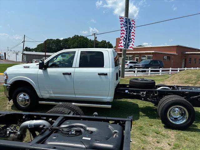 2024 RAM Ram 3500 Chassis Cab RAM 3500 TRADESMAN CREW CAB CHASSIS 4X4 60 CA