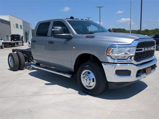 2024 RAM Ram 3500 Chassis Cab RAM 3500 TRADESMAN CREW CAB CHASSIS 4X4 60 CA