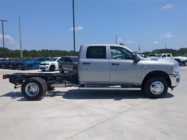 2024 RAM Ram 3500 Chassis Cab RAM 3500 TRADESMAN CREW CAB CHASSIS 4X4 60 CA