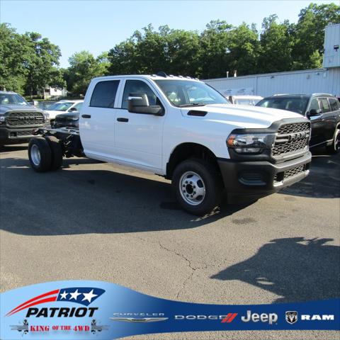 2024 RAM Ram 3500 Chassis Cab RAM 3500 TRADESMAN CREW CAB CHASSIS 4X4 60 CA