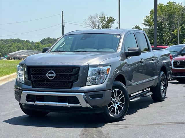 2024 Nissan TITAN Crew Cab SV 4x4