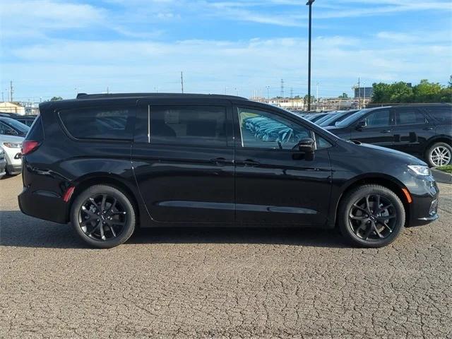 2024 Chrysler Pacifica PACIFICA LIMITED AWD