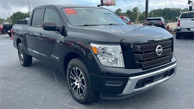 2022 Nissan TITAN Crew Cab SV 4x2