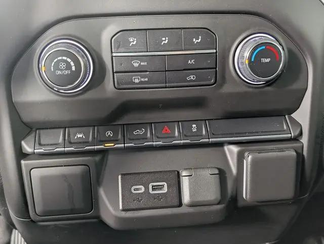 2024 Chevrolet Silverado 1500 4WD Crew Cab Short Bed Custom