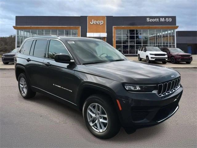 2024 Jeep Grand Cherokee GRAND CHEROKEE LAREDO X 4X4